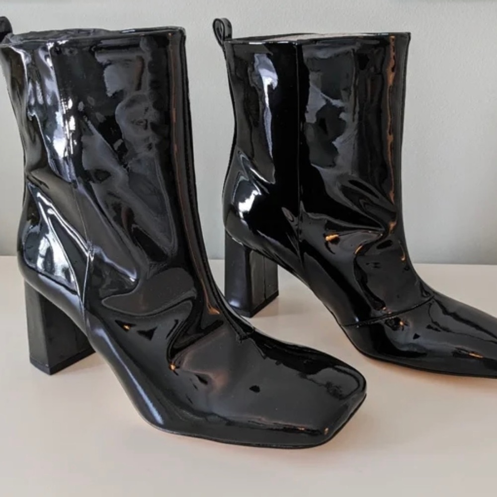 GOOD AMERICAN -Women's Black Patent Boots